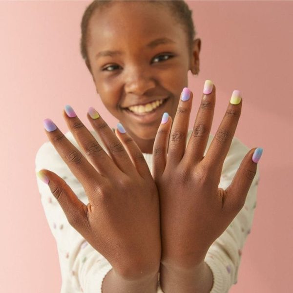 fao-schwarz-fashion-activity-and-roleplay-pampered-manicure-and-pedicure-spa-beauty-set-31300760993879_720x fao-schwarz-fashion-activity-and-roleplay-pampered-manicure-and-pedicure-spa-beauty-set-31300760993879_720x