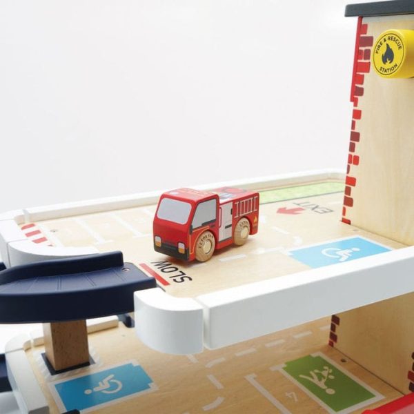 le-toy-van-preschool-fire-rescue-wooden-garage-31480125161559_720x-5